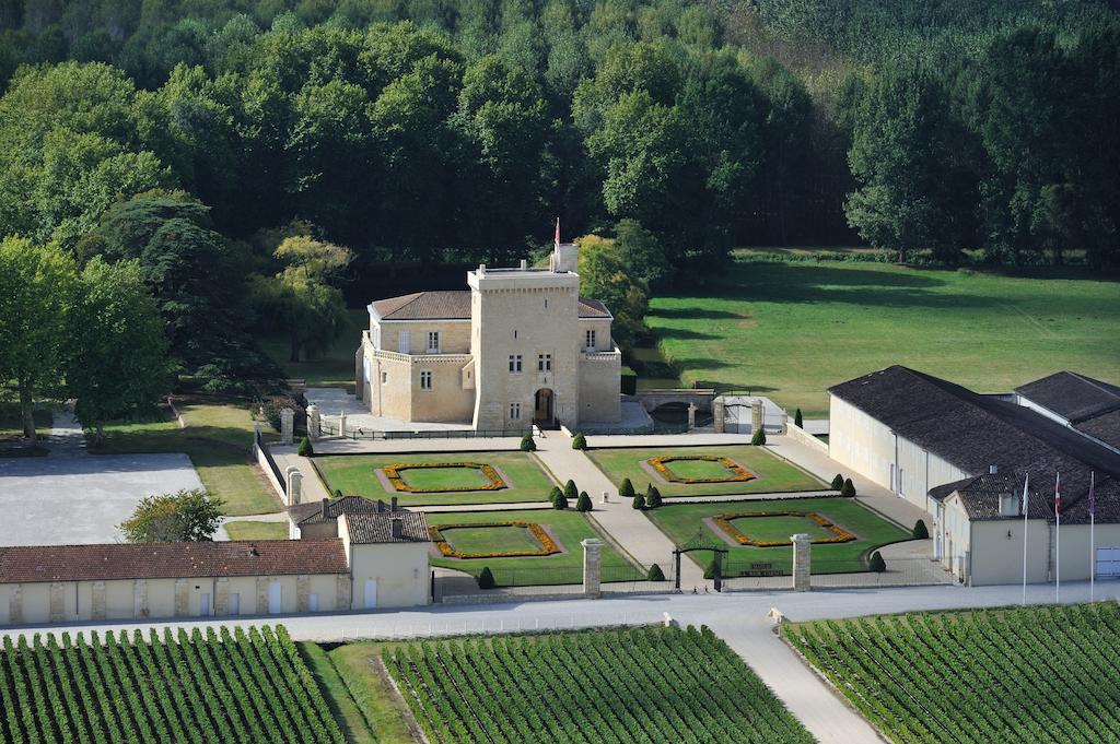 Chateau La Tour Carnet Saint-Laurent-de-Medoc Exterior photo